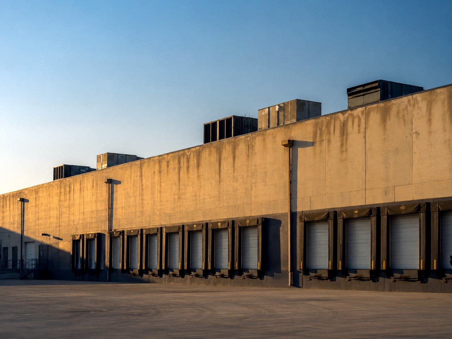 Distribution warehouse with rooftop HVAC units